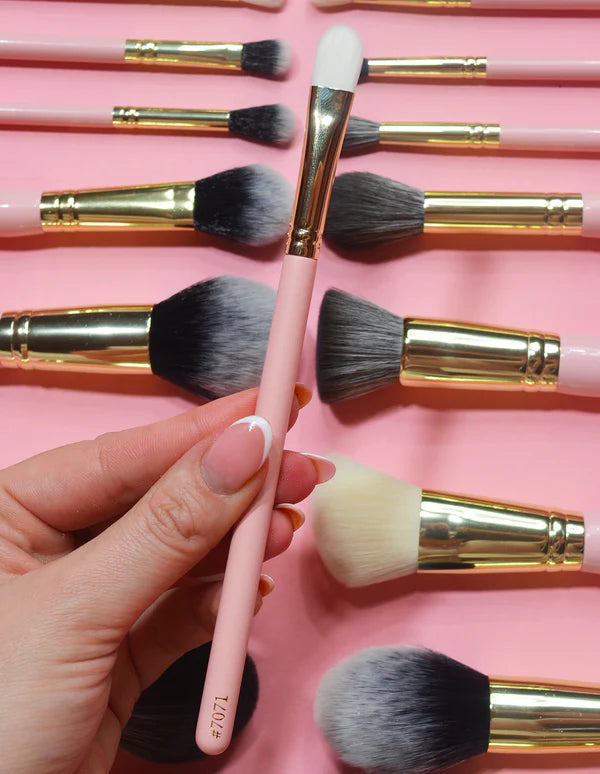 P.LOUISE #7071 FLAT BRUSH